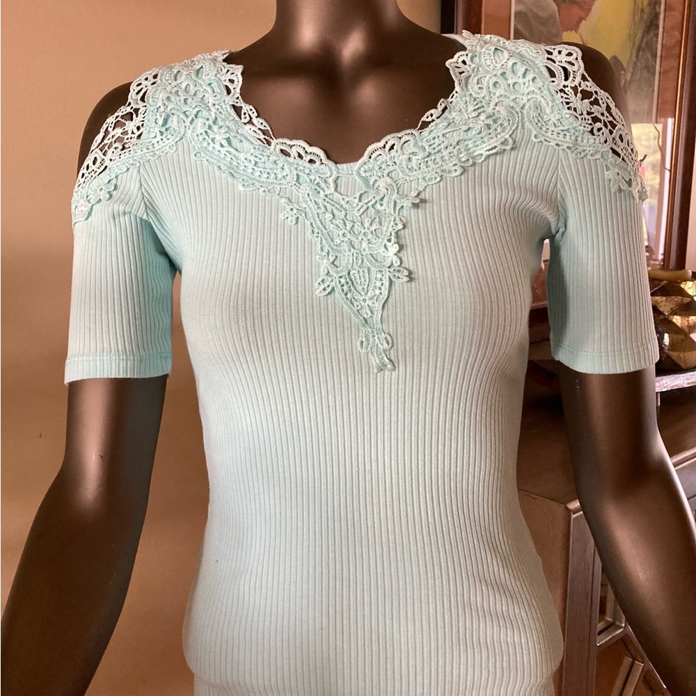 Open shoulder lace trimmed top in aqua.
